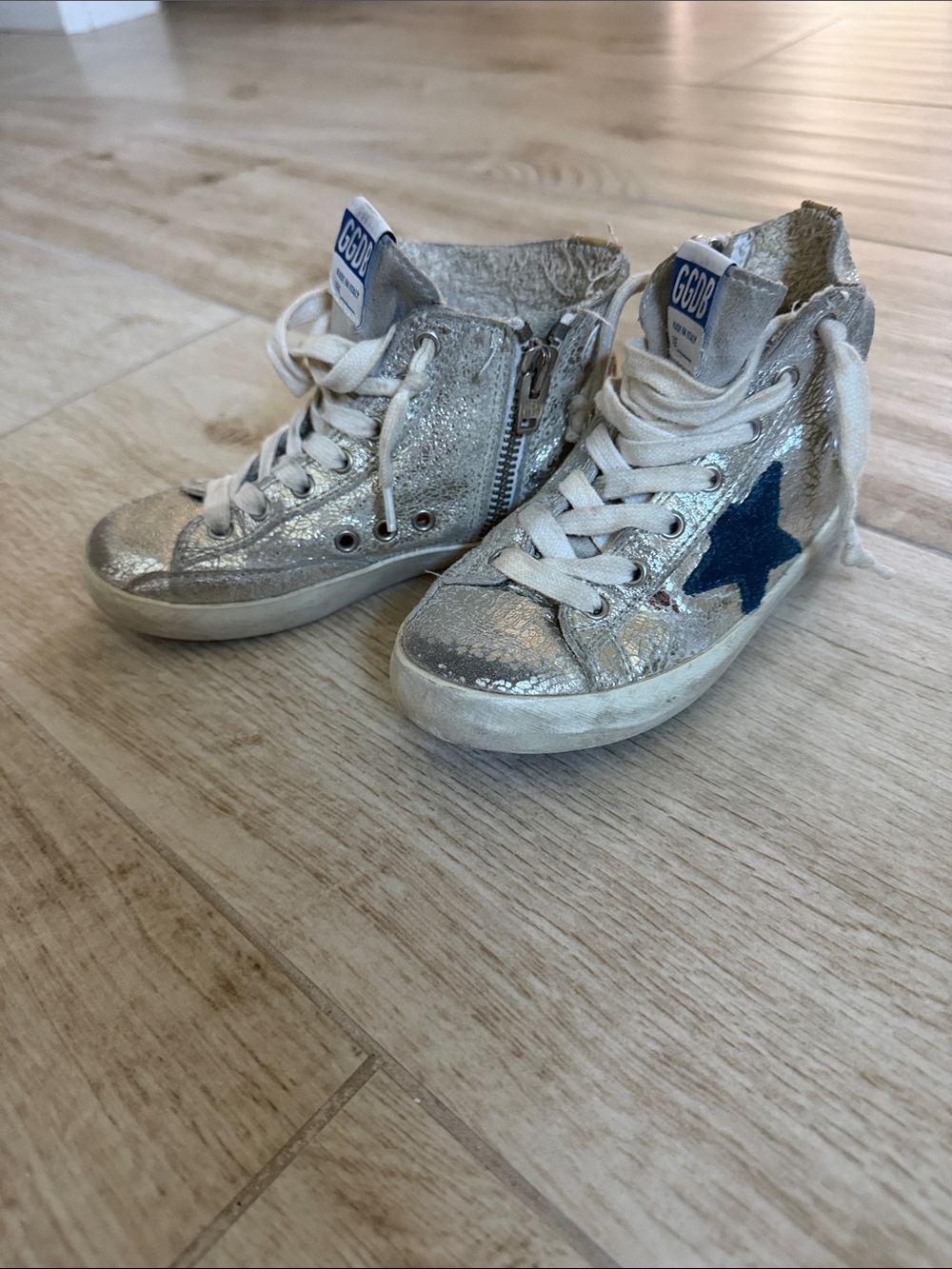 Golden Goose Kids Silver Metallic High-Top Sneakers with Blue Star